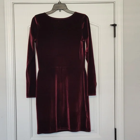 Hollister Velvet Dress - Picture 5 of 7